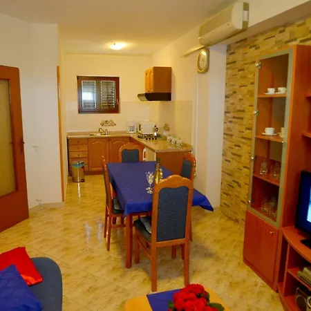 Appartement Family Friendly With A Swimming Pool Strmac, Labin - 5527